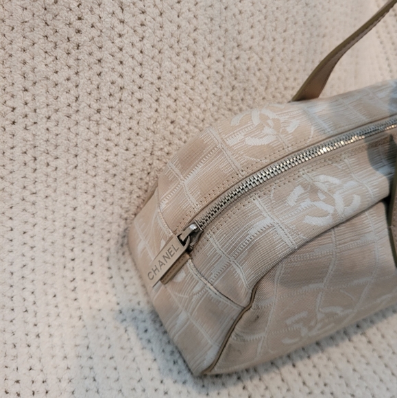 **HOST PICK ** Authentic Chanel Travel Line Handbag in Beige - Picture 4 of 16